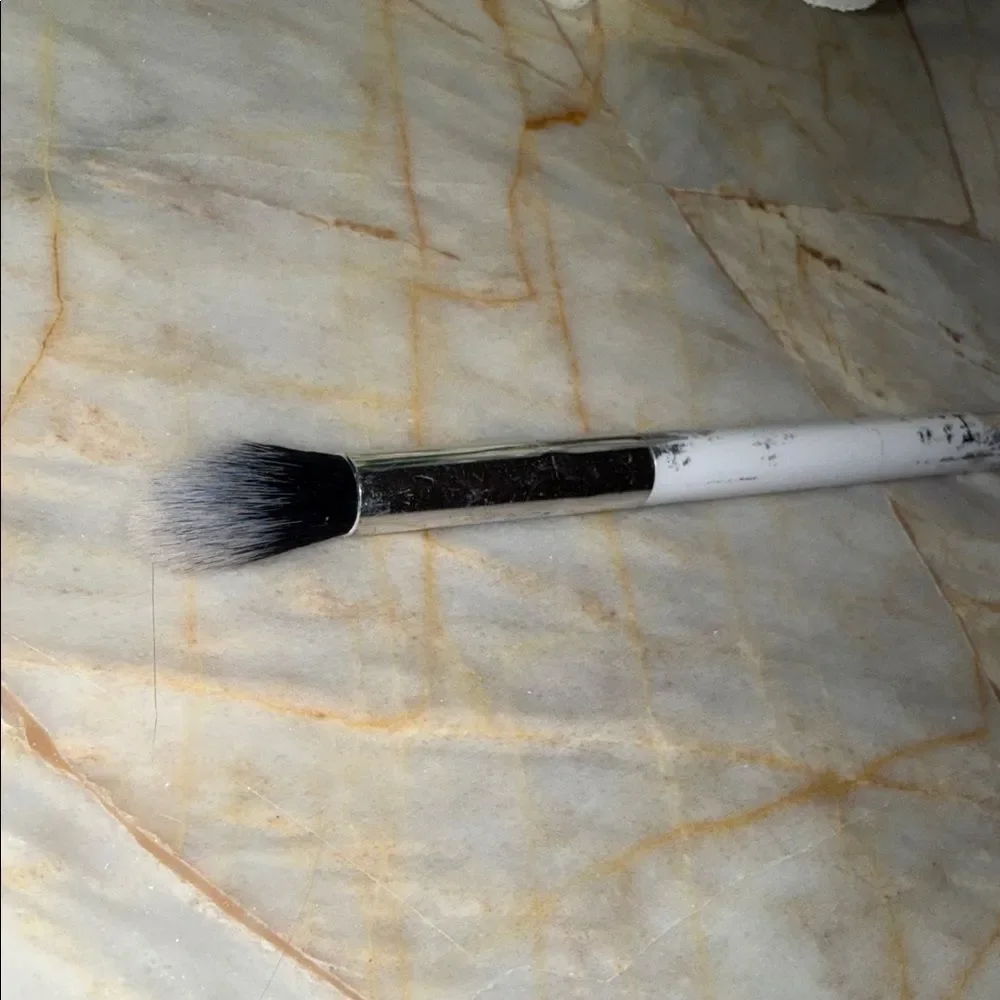 Tarte Dual Ended Eyeshadow Blending and Smudge Brush White Silver